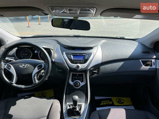 Белый Хендай Элантра, объемом двигателя 1.6 л и пробегом 201 тыс. км за 7300 $, фото 10 на Automoto.ua