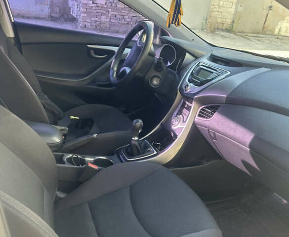 Белый Хендай Элантра, объемом двигателя 1.6 л и пробегом 150 тыс. км за 8100 $, фото 12 на Automoto.ua