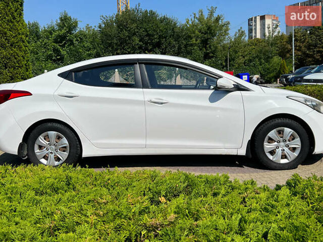 Белый Хендай Элантра, объемом двигателя 1.6 л и пробегом 201 тыс. км за 7300 $, фото 7 на Automoto.ua