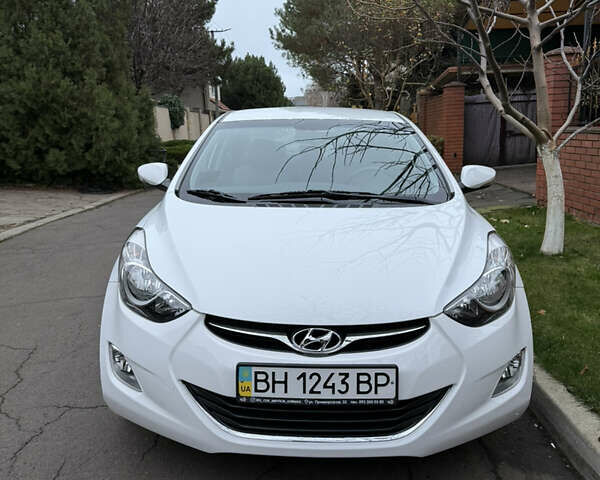 Белый Хендай Элантра, объемом двигателя 1.59 л и пробегом 66 тыс. км за 13000 $, фото 2 на Automoto.ua