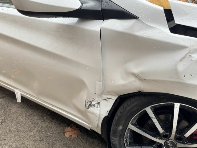 Білий Хендай Елантра, об'ємом двигуна 1.8 л та пробігом 155 тис. км за 4500 $, фото 6 на Automoto.ua