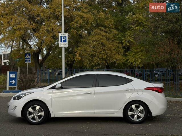 Хендай Элантра 2012 в Николаеве на Automoto.ua Белый Хендай Элантра, объемом двигателя 1.59 л и пробегом 192 тыс. км за 9499 $, фото 5 на Automoto.ua