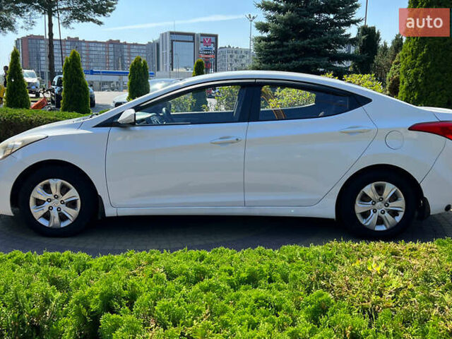 Белый Хендай Элантра, объемом двигателя 1.6 л и пробегом 201 тыс. км за 7300 $, фото 3 на Automoto.ua