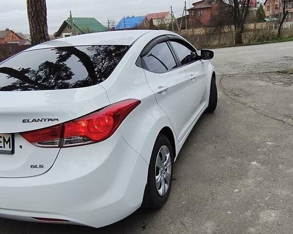 Белый Хендай Элантра, объемом двигателя 1.59 л и пробегом 113 тыс. км за 10300 $, фото 4 на Automoto.ua