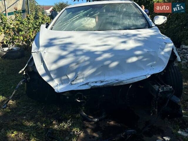 Белый Хендай Элантра, объемом двигателя 1.59 л и пробегом 194 тыс. км за 4000 $, фото 2 на Automoto.ua