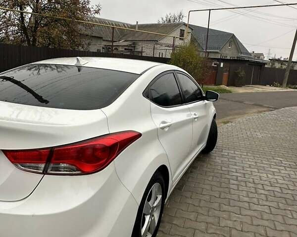 Белый Хендай Элантра, объемом двигателя 1.8 л и пробегом 199 тыс. км за 7900 $, фото 6 на Automoto.ua