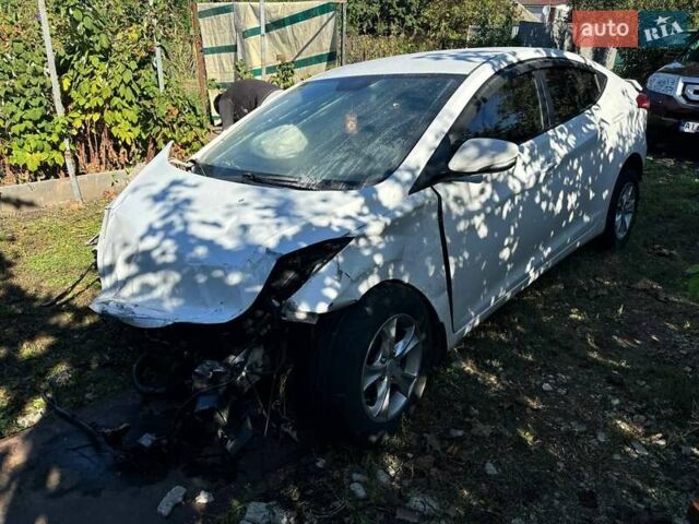 Белый Хендай Элантра, объемом двигателя 1.59 л и пробегом 194 тыс. км за 4000 $, фото 4 на Automoto.ua