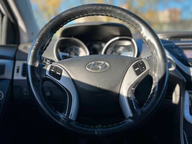 Білий Хендай Елантра, об'ємом двигуна 1.6 л та пробігом 201 тис. км за 7300 $, фото 7 на Automoto.ua