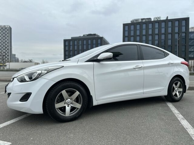 Белый Хендай Элантра, объемом двигателя 1.6 л и пробегом 107 тыс. км за 9700 $, фото 1 на Automoto.ua