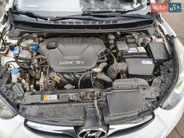 Белый Хендай Элантра, объемом двигателя 1.59 л и пробегом 113 тыс. км за 10300 $, фото 14 на Automoto.ua