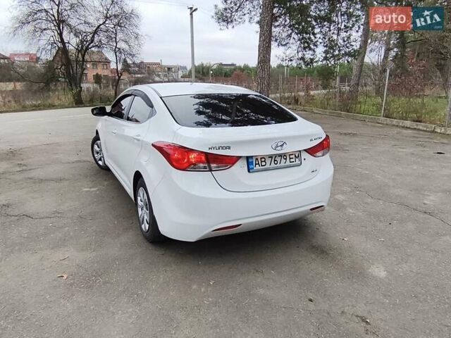 Белый Хендай Элантра, объемом двигателя 1.59 л и пробегом 113 тыс. км за 10300 $, фото 3 на Automoto.ua