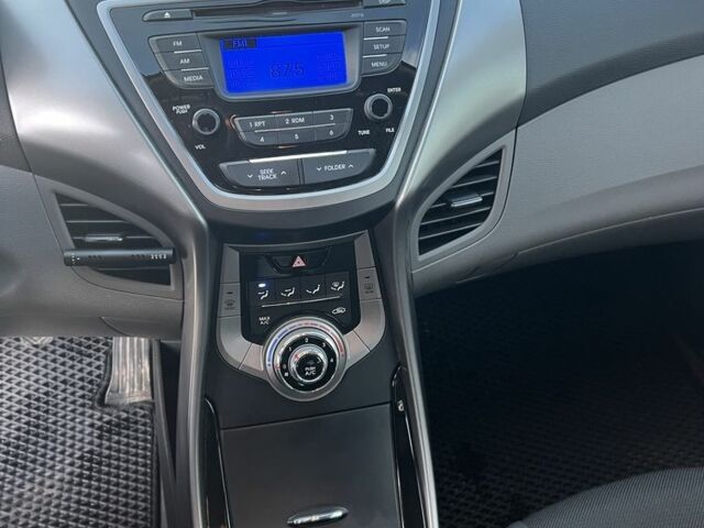 Белый Хендай Элантра, объемом двигателя 1.8 л и пробегом 117 тыс. км за 7900 $, фото 3 на Automoto.ua