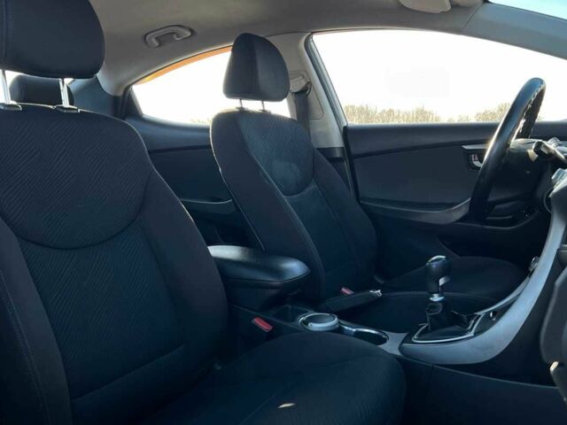 Білий Хендай Елантра, об'ємом двигуна 1.6 л та пробігом 201 тис. км за 7300 $, фото 12 на Automoto.ua