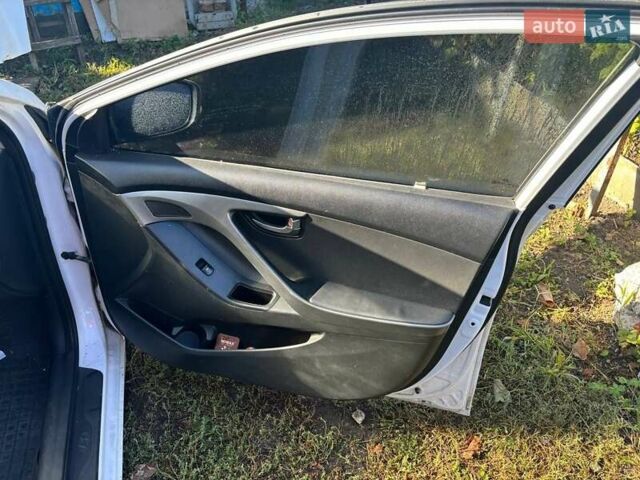 Белый Хендай Элантра, объемом двигателя 1.59 л и пробегом 194 тыс. км за 4000 $, фото 17 на Automoto.ua