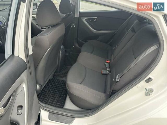 Білий Хендай Елантра, об'ємом двигуна 1.59 л та пробігом 107 тис. км за 9700 $, фото 16 на Automoto.ua