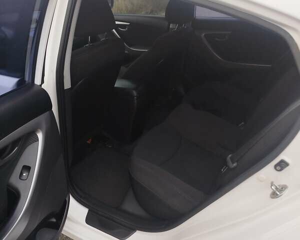 Белый Хендай Элантра, объемом двигателя 1.8 л и пробегом 178 тыс. км за 10200 $, фото 8 на Automoto.ua