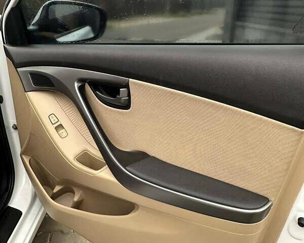 Белый Хендай Элантра, объемом двигателя 1.8 л и пробегом 199 тыс. км за 7900 $, фото 10 на Automoto.ua