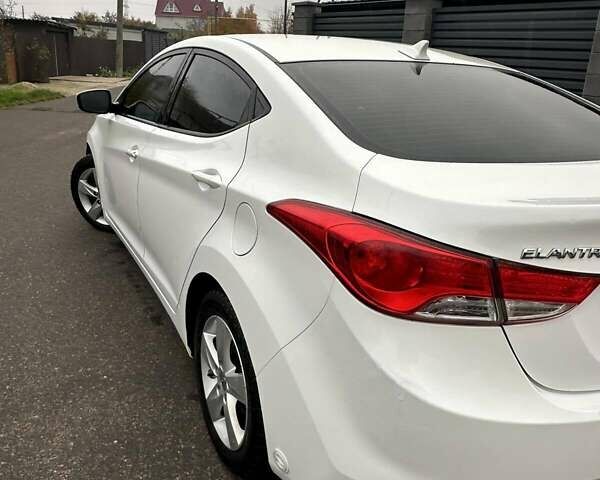 Белый Хендай Элантра, объемом двигателя 1.8 л и пробегом 199 тыс. км за 7900 $, фото 4 на Automoto.ua