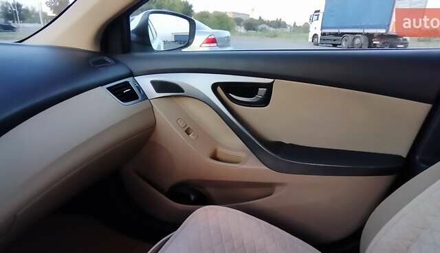 Білий Хендай Елантра, об'ємом двигуна 1.8 л та пробігом 152 тис. км за 11000 $, фото 13 на Automoto.ua