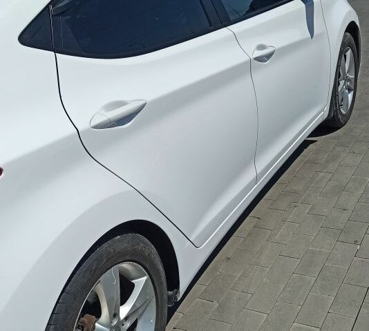 Белый Хендай Элантра, объемом двигателя 1.8 л и пробегом 216 тыс. км за 9000 $, фото 2 на Automoto.ua