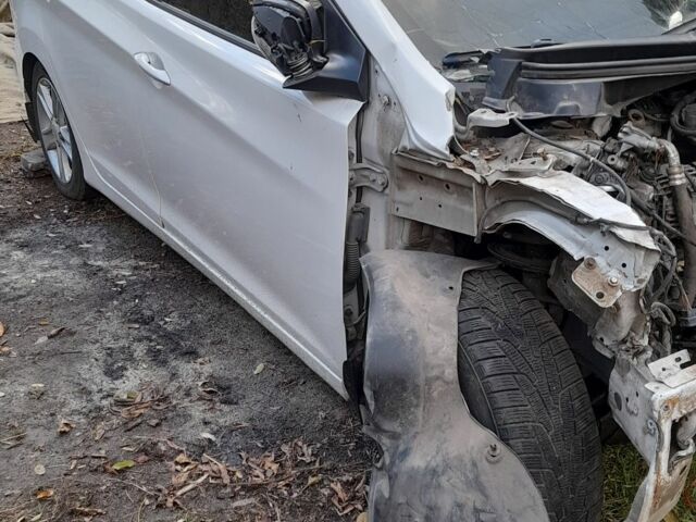 Білий Хендай Елантра, об'ємом двигуна 1.8 л та пробігом 192 тис. км за 2300 $, фото 1 на Automoto.ua