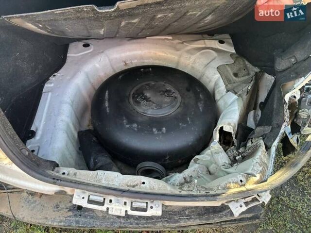 Белый Хендай Элантра, объемом двигателя 1.59 л и пробегом 194 тыс. км за 4000 $, фото 16 на Automoto.ua