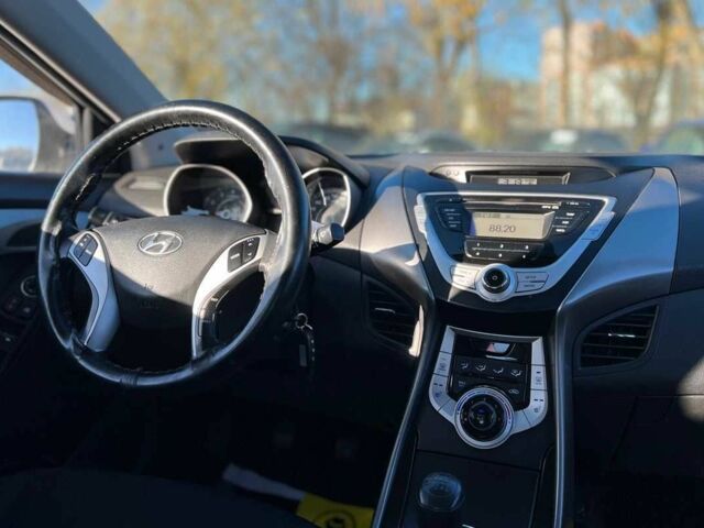 Білий Хендай Елантра, об'ємом двигуна 1.6 л та пробігом 201 тис. км за 7300 $, фото 13 на Automoto.ua