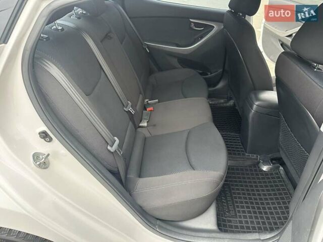 Білий Хендай Елантра, об'ємом двигуна 1.59 л та пробігом 107 тис. км за 9700 $, фото 21 на Automoto.ua