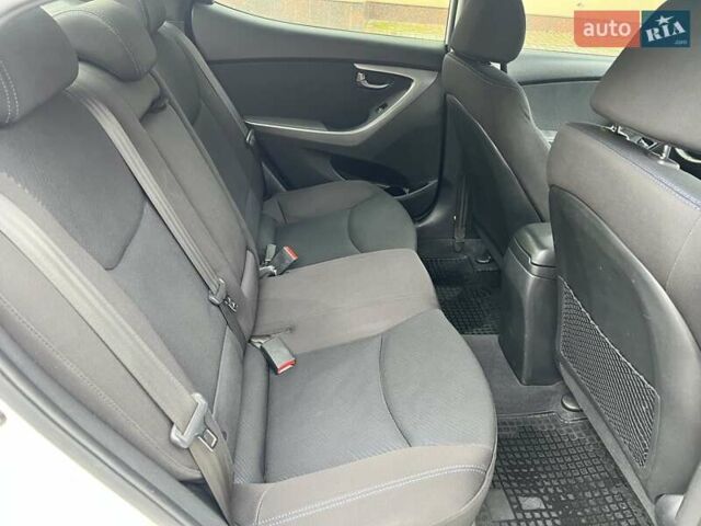 Белый Хендай Элантра, объемом двигателя 1.8 л и пробегом 229 тыс. км за 8900 $, фото 31 на Automoto.ua