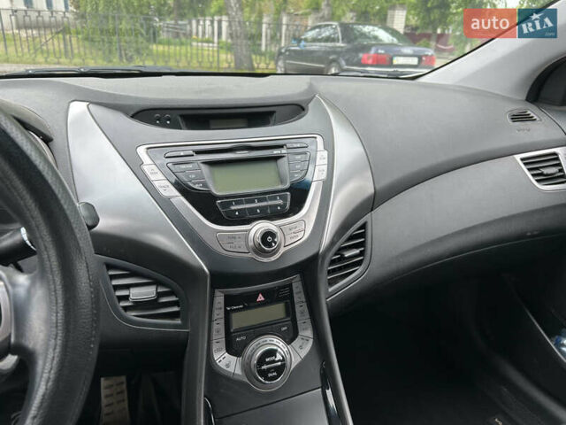 Белый Хендай Элантра, объемом двигателя 1.8 л и пробегом 110 тыс. км за 7500 $, фото 2 на Automoto.ua