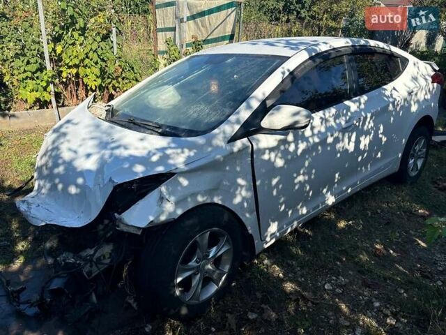 Белый Хендай Элантра, объемом двигателя 1.59 л и пробегом 194 тыс. км за 4000 $, фото 6 на Automoto.ua