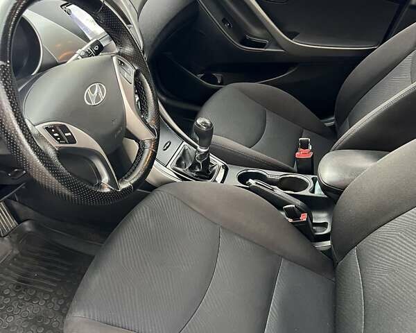 Белый Хендай Элантра, объемом двигателя 1.59 л и пробегом 121 тыс. км за 7300 $, фото 8 на Automoto.ua