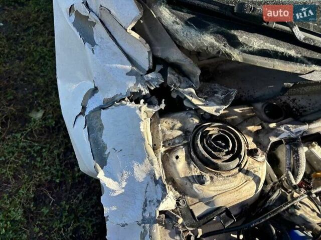 Белый Хендай Элантра, объемом двигателя 1.59 л и пробегом 194 тыс. км за 4000 $, фото 7 на Automoto.ua