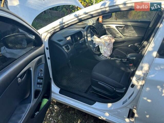 Белый Хендай Элантра, объемом двигателя 1.59 л и пробегом 194 тыс. км за 4000 $, фото 13 на Automoto.ua