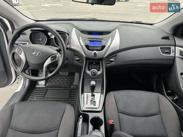 Білий Хендай Елантра, об'ємом двигуна 1.59 л та пробігом 107 тис. км за 9700 $, фото 19 на Automoto.ua
