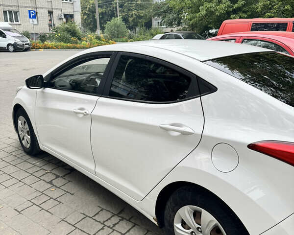 Білий Хендай Елантра, об'ємом двигуна 1.59 л та пробігом 219 тис. км за 8300 $, фото 3 на Automoto.ua