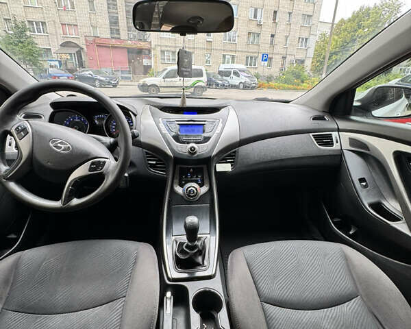 Білий Хендай Елантра, об'ємом двигуна 1.59 л та пробігом 219 тис. км за 8300 $, фото 6 на Automoto.ua