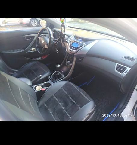 Белый Хендай Элантра, объемом двигателя 1.8 л и пробегом 400 тыс. км за 6500 $, фото 4 на Automoto.ua