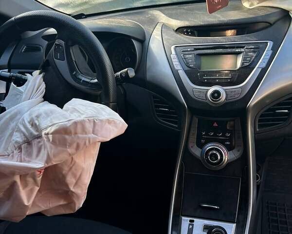 Белый Хендай Элантра, объемом двигателя 1.59 л и пробегом 194 тыс. км за 4000 $, фото 12 на Automoto.ua