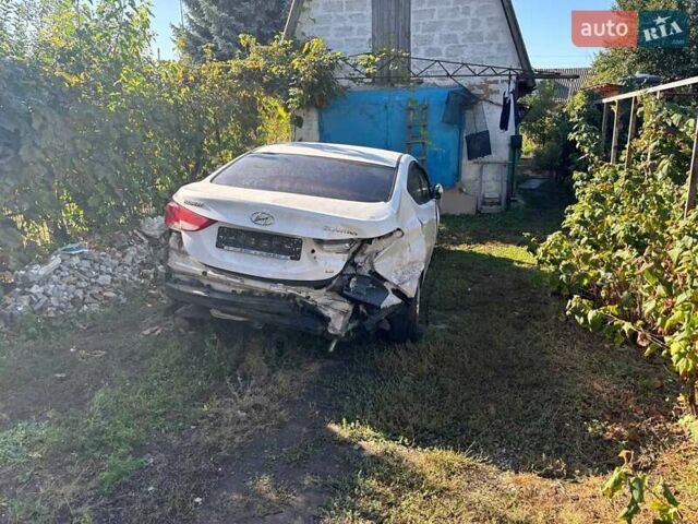 Белый Хендай Элантра, объемом двигателя 1.59 л и пробегом 194 тыс. км за 4000 $, фото 8 на Automoto.ua