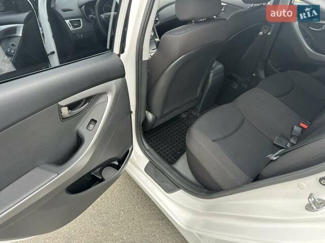 Білий Хендай Елантра, об'ємом двигуна 1.59 л та пробігом 107 тис. км за 9700 $, фото 17 на Automoto.ua