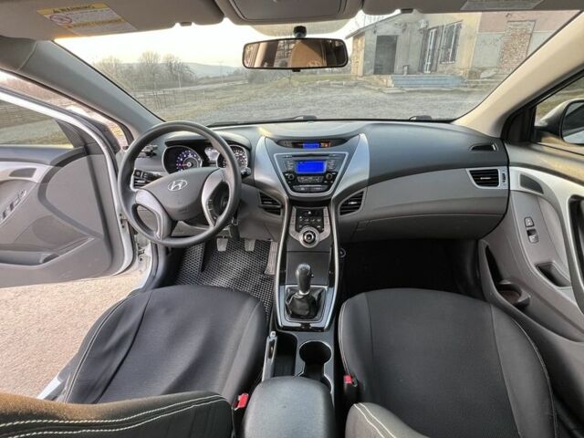 Белый Хендай Элантра, объемом двигателя 1.8 л и пробегом 117 тыс. км за 7900 $, фото 4 на Automoto.ua