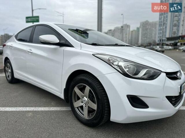 Білий Хендай Елантра, об'ємом двигуна 1.59 л та пробігом 107 тис. км за 9700 $, фото 1 на Automoto.ua