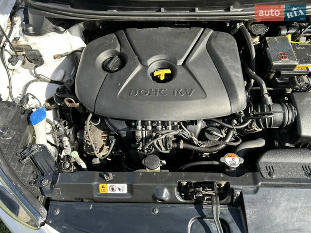 Белый Хендай Элантра, объемом двигателя 1.8 л и пробегом 110 тыс. км за 7500 $, фото 8 на Automoto.ua