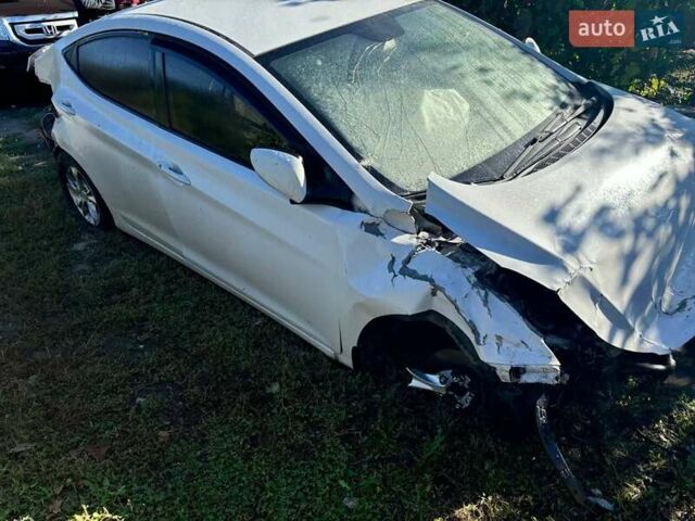 Белый Хендай Элантра, объемом двигателя 1.59 л и пробегом 194 тыс. км за 4000 $, фото 9 на Automoto.ua