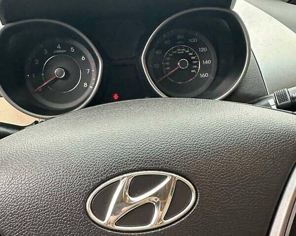 Белый Хендай Элантра, объемом двигателя 1.8 л и пробегом 199 тыс. км за 7900 $, фото 16 на Automoto.ua