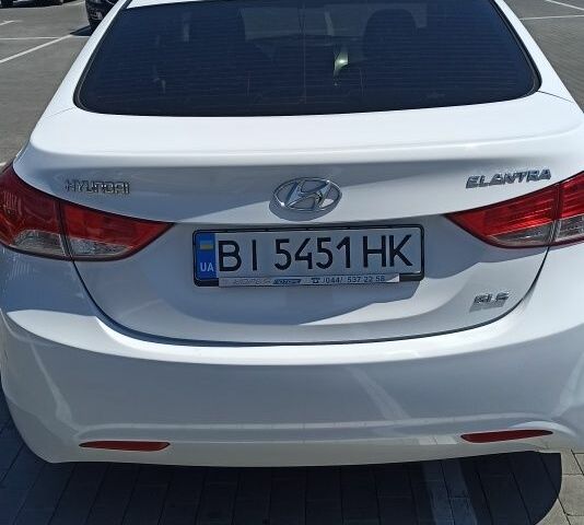 Белый Хендай Элантра, объемом двигателя 1.8 л и пробегом 216 тыс. км за 9000 $, фото 3 на Automoto.ua