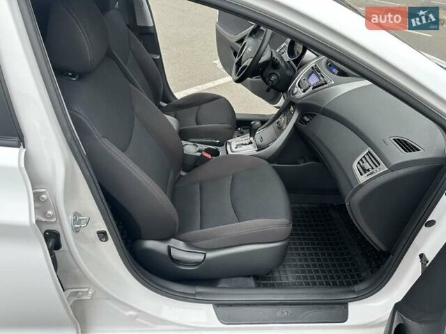 Білий Хендай Елантра, об'ємом двигуна 1.59 л та пробігом 107 тис. км за 9700 $, фото 11 на Automoto.ua