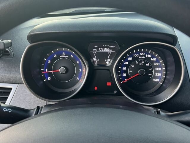 Белый Хендай Элантра, объемом двигателя 1.8 л и пробегом 117 тыс. км за 7900 $, фото 6 на Automoto.ua