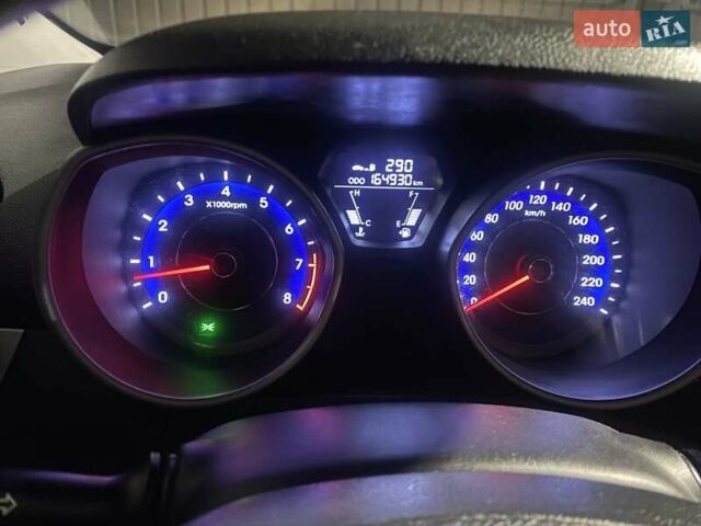 Белый Хендай Элантра, объемом двигателя 1.59 л и пробегом 165 тыс. км за 9000 $, фото 1 на Automoto.ua